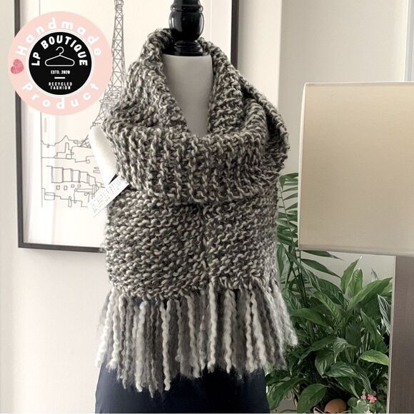 🧶Wool Blend Scarf Unisex Grey and White - Picture 1 of 8